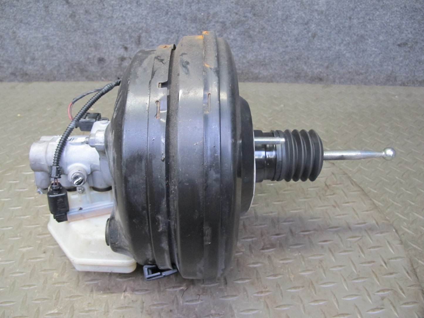 2011-2014 Porsche Cayenne S 958 Brake Booster W/ Master Cylinder & Reservoir