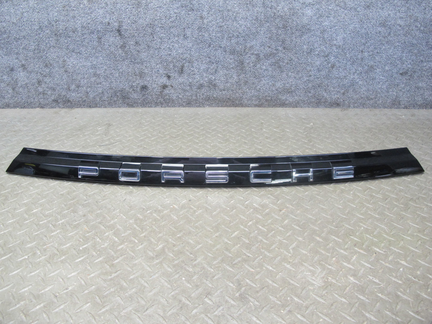 17-21 Porsche Panamera 971 Rear Trunk Tailgate Center Finish Trim Molding