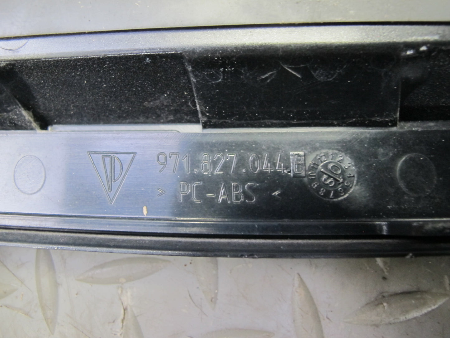 17-21 Porsche Panamera 971 Rear Trunk Tailgate Center Finish Trim Molding