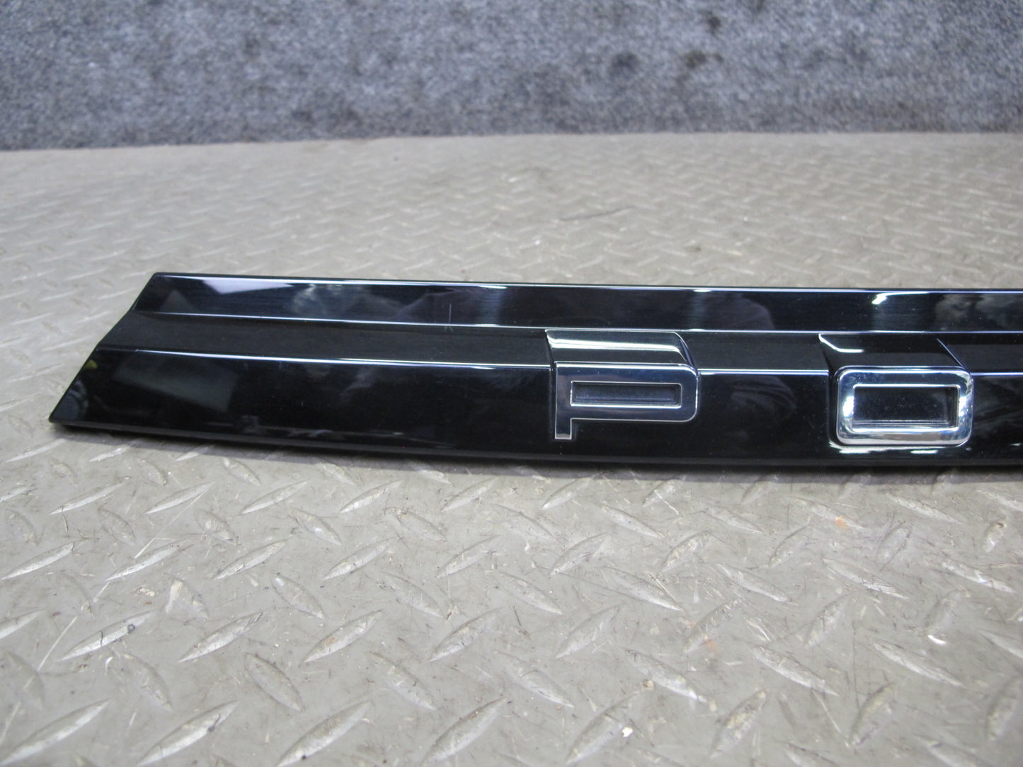 17-21 Porsche Panamera 971 Rear Trunk Tailgate Center Finish Trim Molding