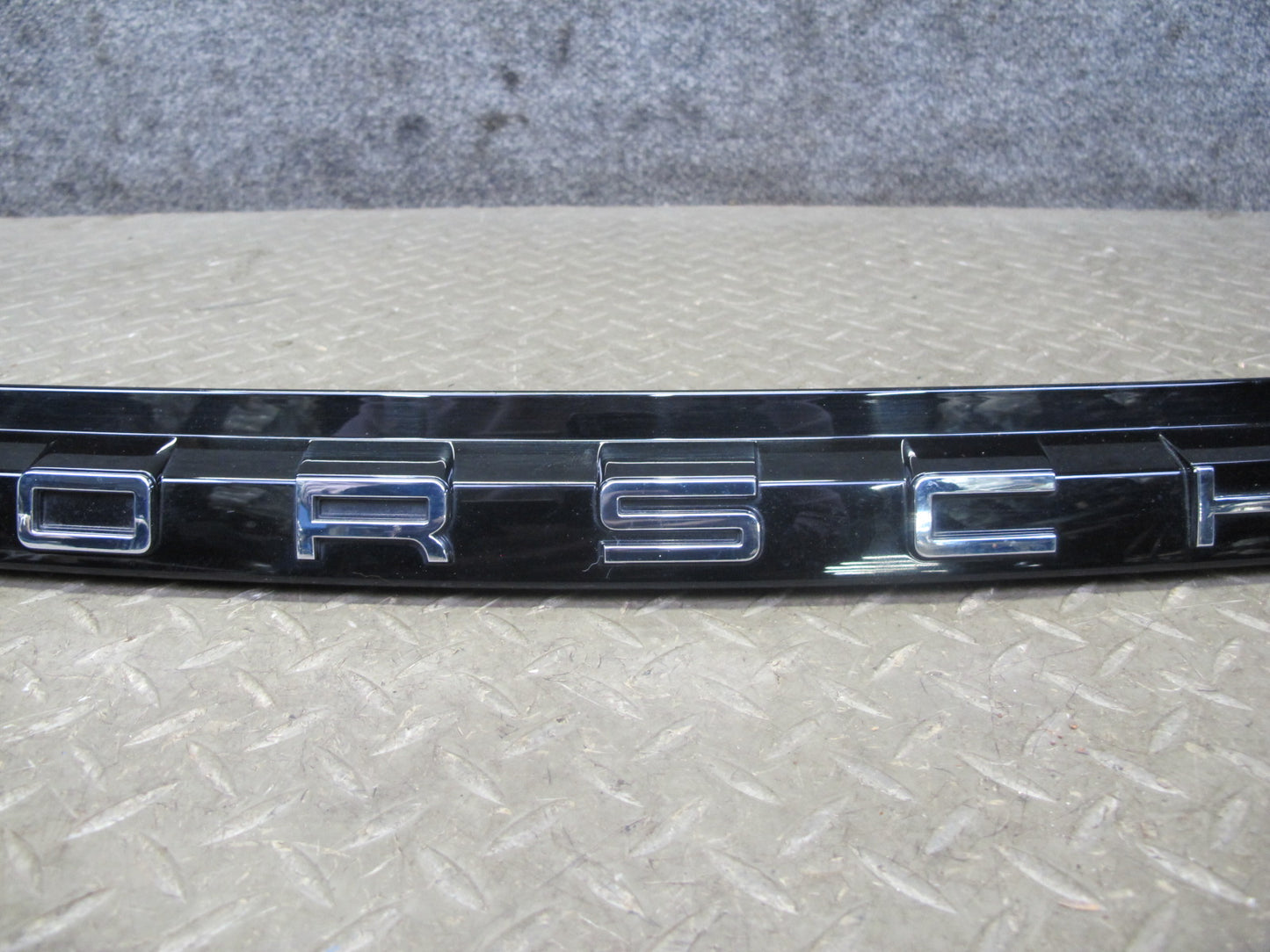 17-21 Porsche Panamera 971 Rear Trunk Tailgate Center Finish Trim Molding