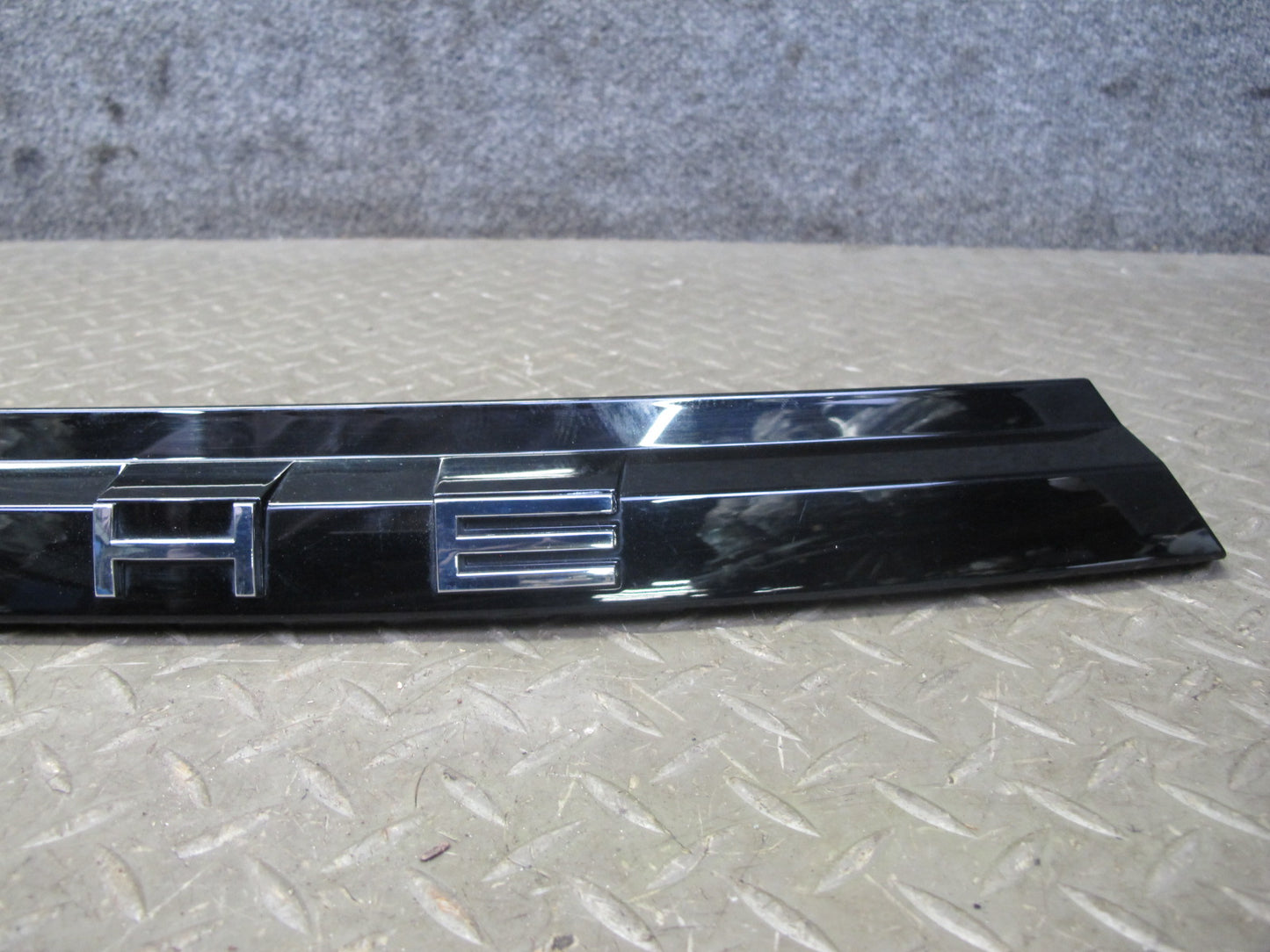 17-21 Porsche Panamera 971 Rear Trunk Tailgate Center Finish Trim Molding