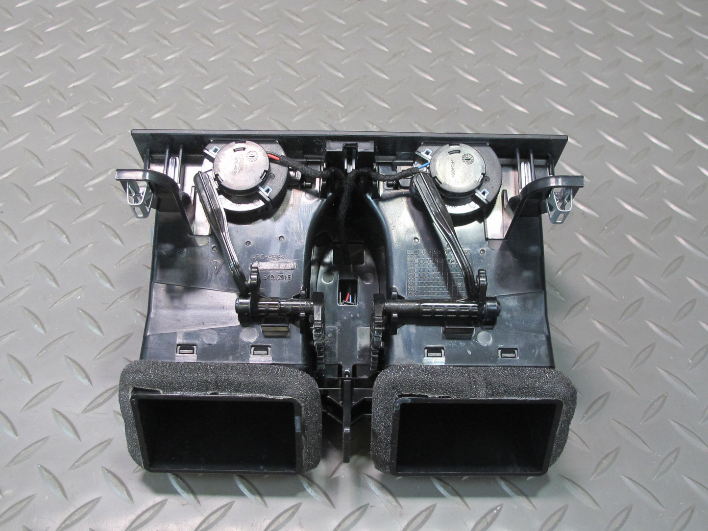 17-23 Porsche Panamera 971 Rear Center Console A/C Air Vent Grille 971819201