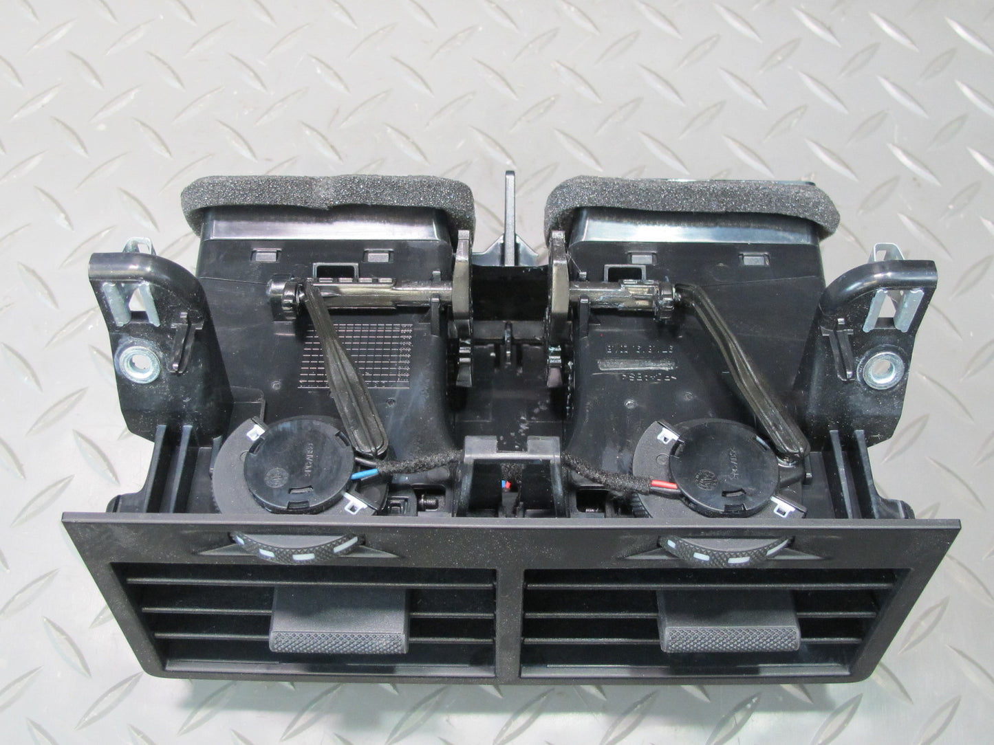 17-23 Porsche Panamera 971 Rear Center Console A/C Air Vent Grille 971819201