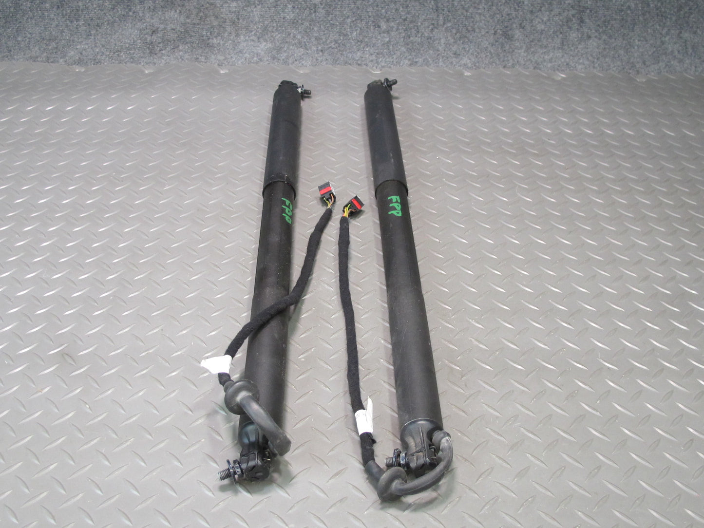 17-23 Porsche Panamera 971 Rear Left & Right Trunk Lid Lift Support Strut Set