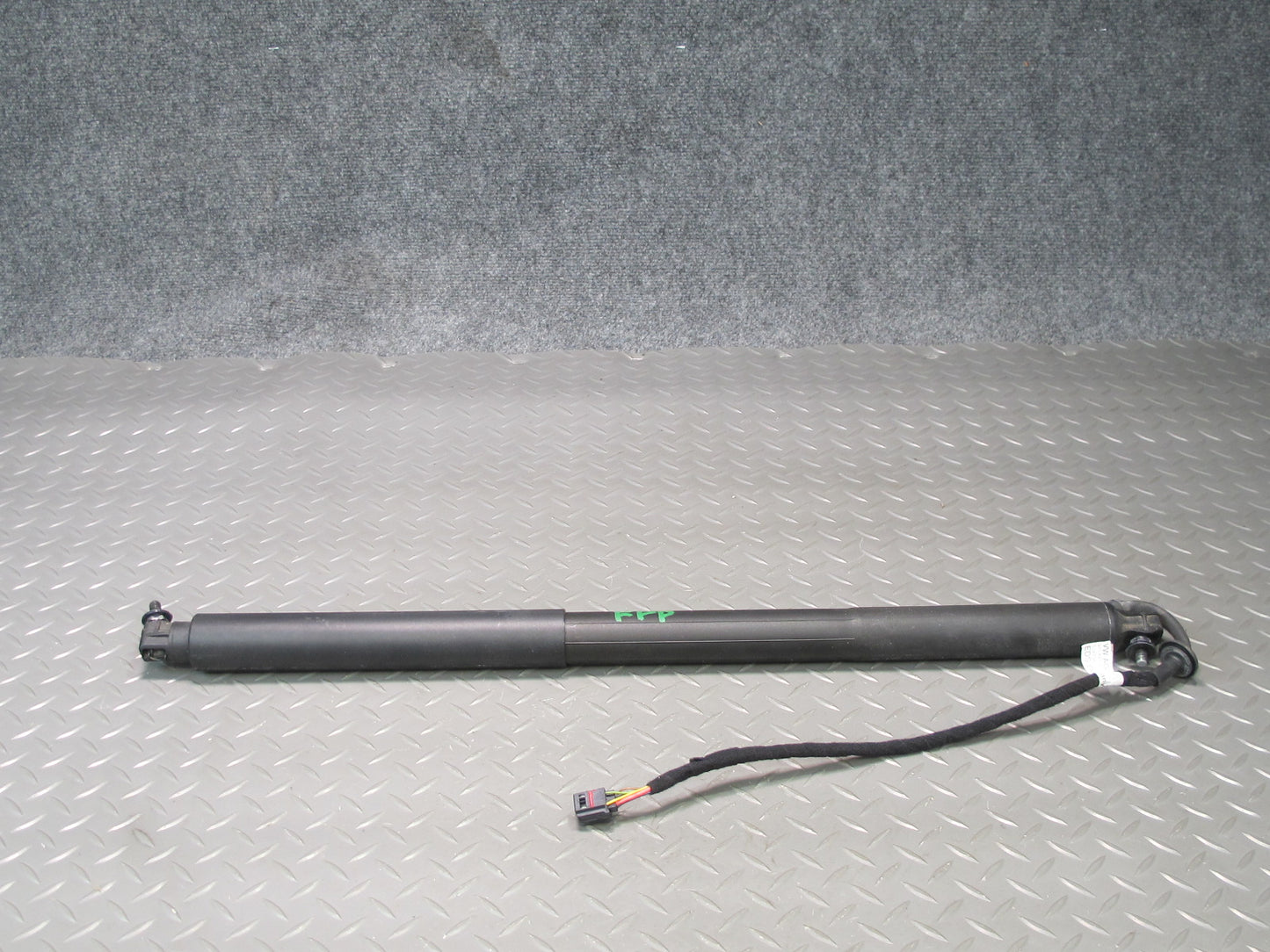 17-23 Porsche Panamera 971 Rear Left & Right Trunk Lid Lift Support Strut Set
