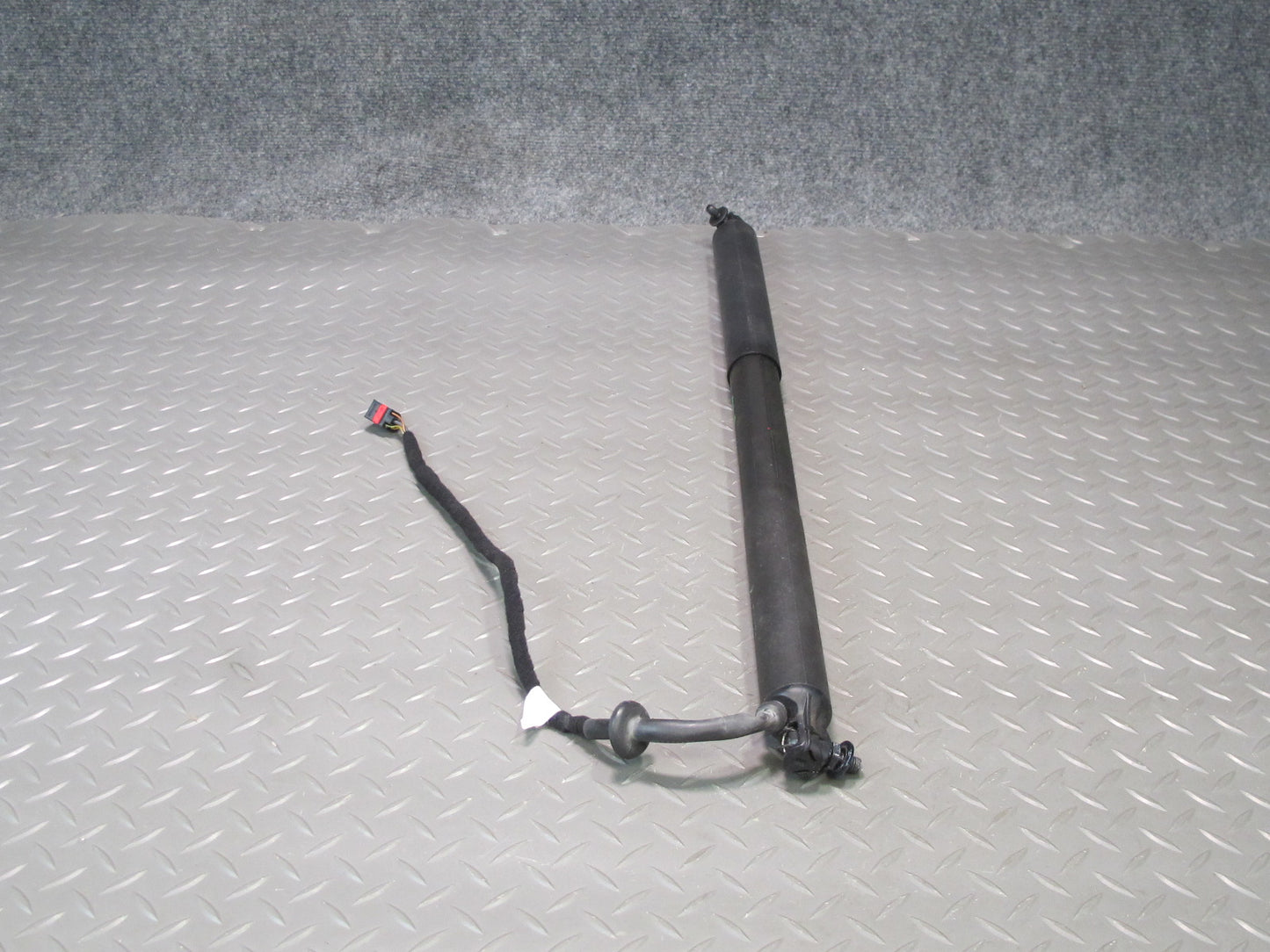 17-23 Porsche Panamera 971 Rear Left & Right Trunk Lid Lift Support Strut Set