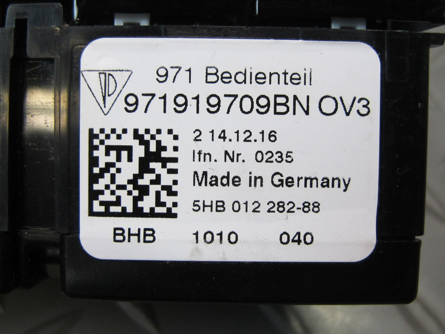 17-23 Porsche Panamera 971 Rear Center Console Sun Shade Heated Seat Switch