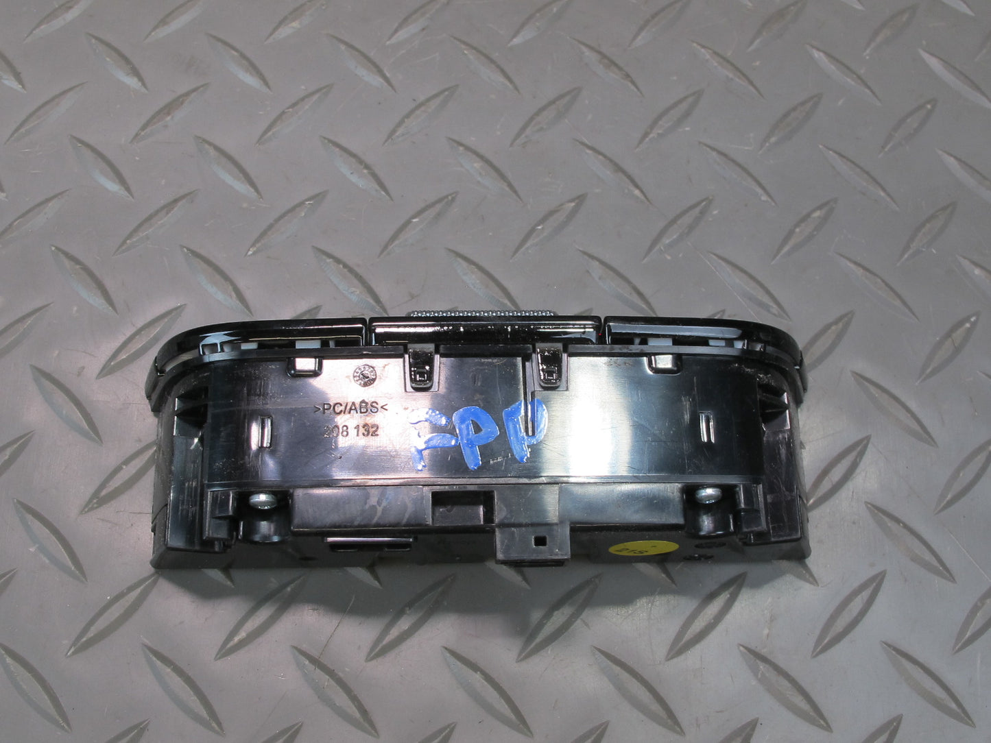 17-23 Porsche Panamera 971 Rear Center Console Sun Shade Heated Seat Switch