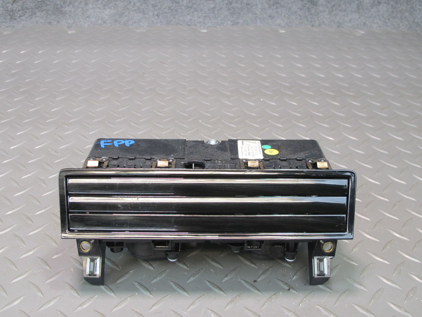 17-23 Porsche Panamera 971 Dash Front Center A/C Air Vent Grille 971819110D