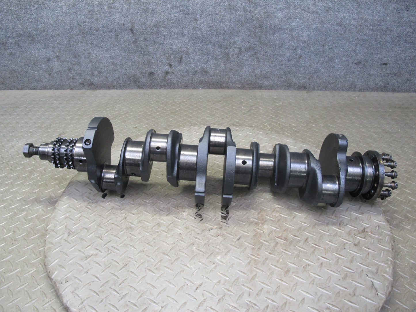 82-85 Mercedes W123 300D 3.0L OM617 617.952 Diesel Engine Crankshaft Unit OEM