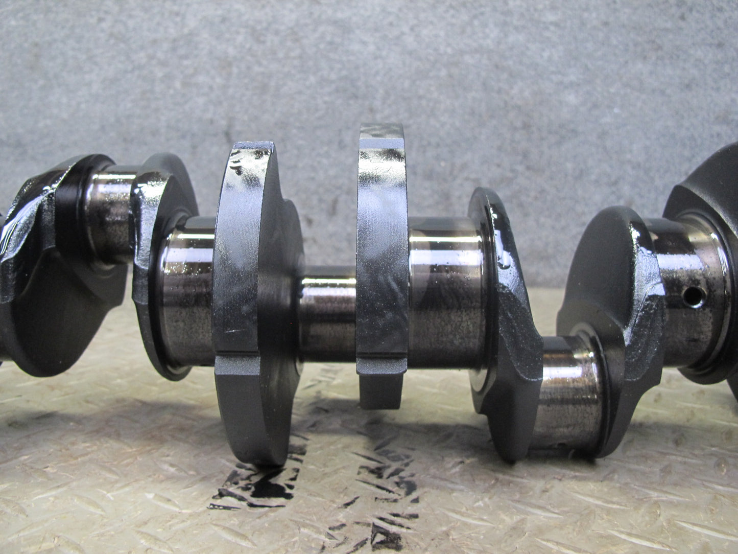 82-85 Mercedes W123 300D 3.0L OM617 617.952 Diesel Engine Crankshaft Unit OEM