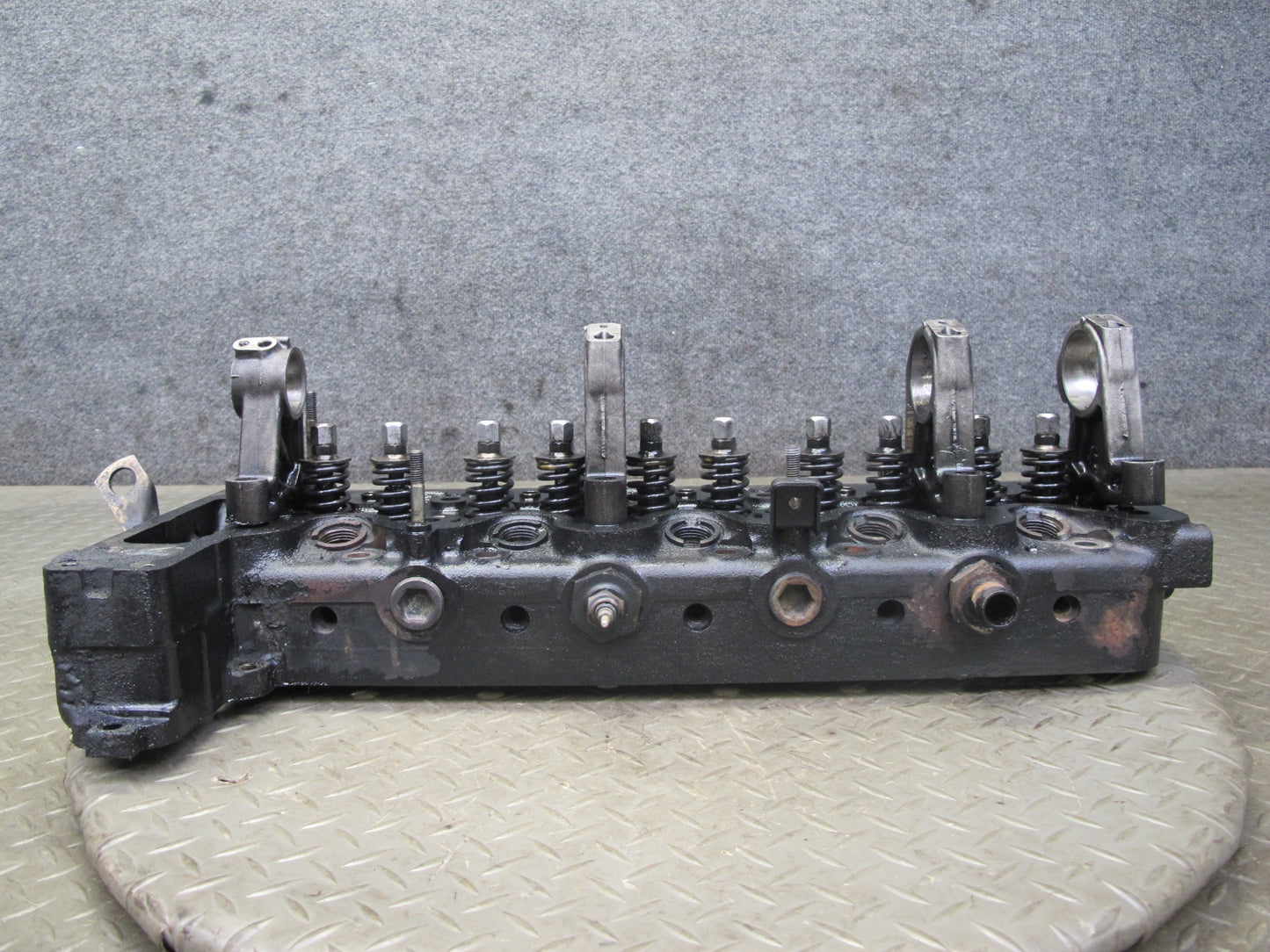 82-85 Mercedes W123 300D 3.0L 617.952 Diesel Engine Motor Cylinder Head OEM