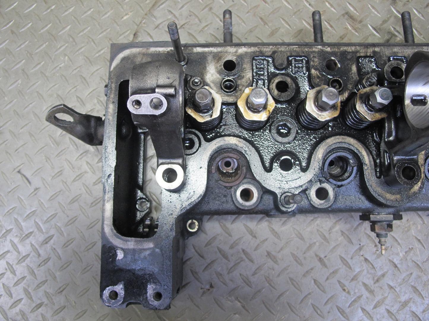 82-85 Mercedes W123 300D 3.0L 617.952 Diesel Engine Motor Cylinder Head OEM