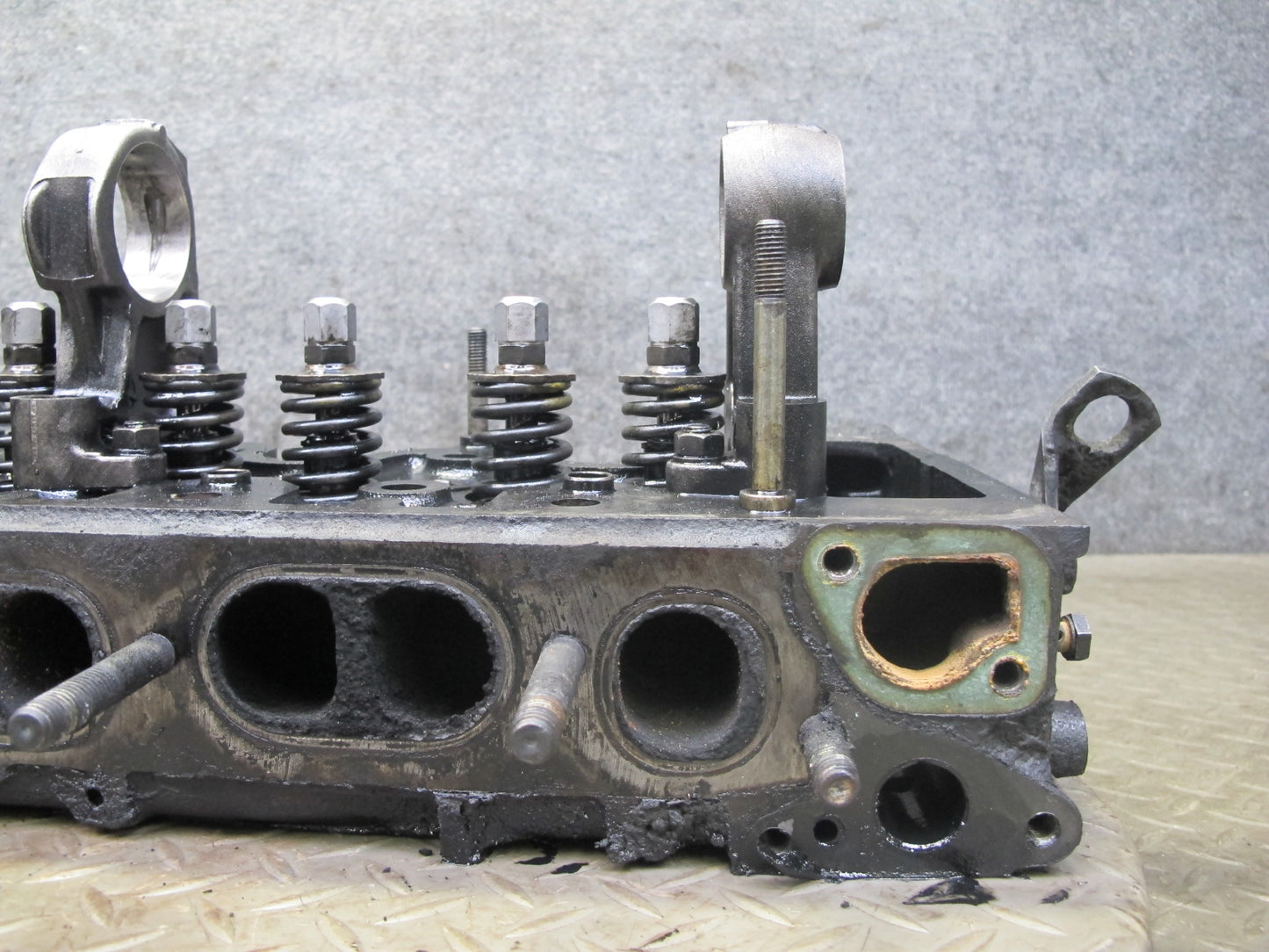 82-85 Mercedes W123 300D 3.0L 617.952 Diesel Engine Motor Cylinder Head OEM