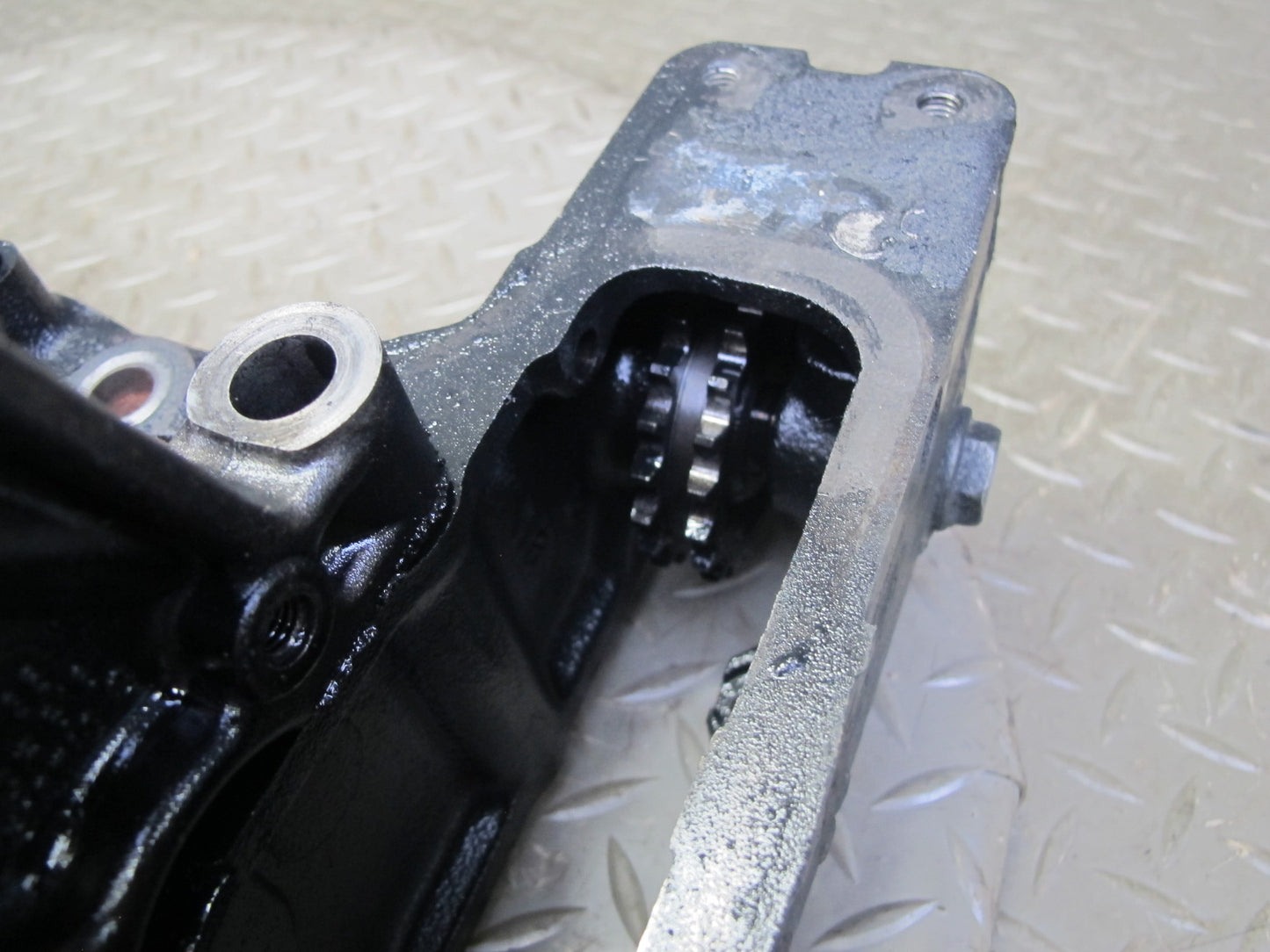 82-85 Mercedes W123 300D 3.0L 617.952 Diesel Engine Motor Cylinder Head OEM