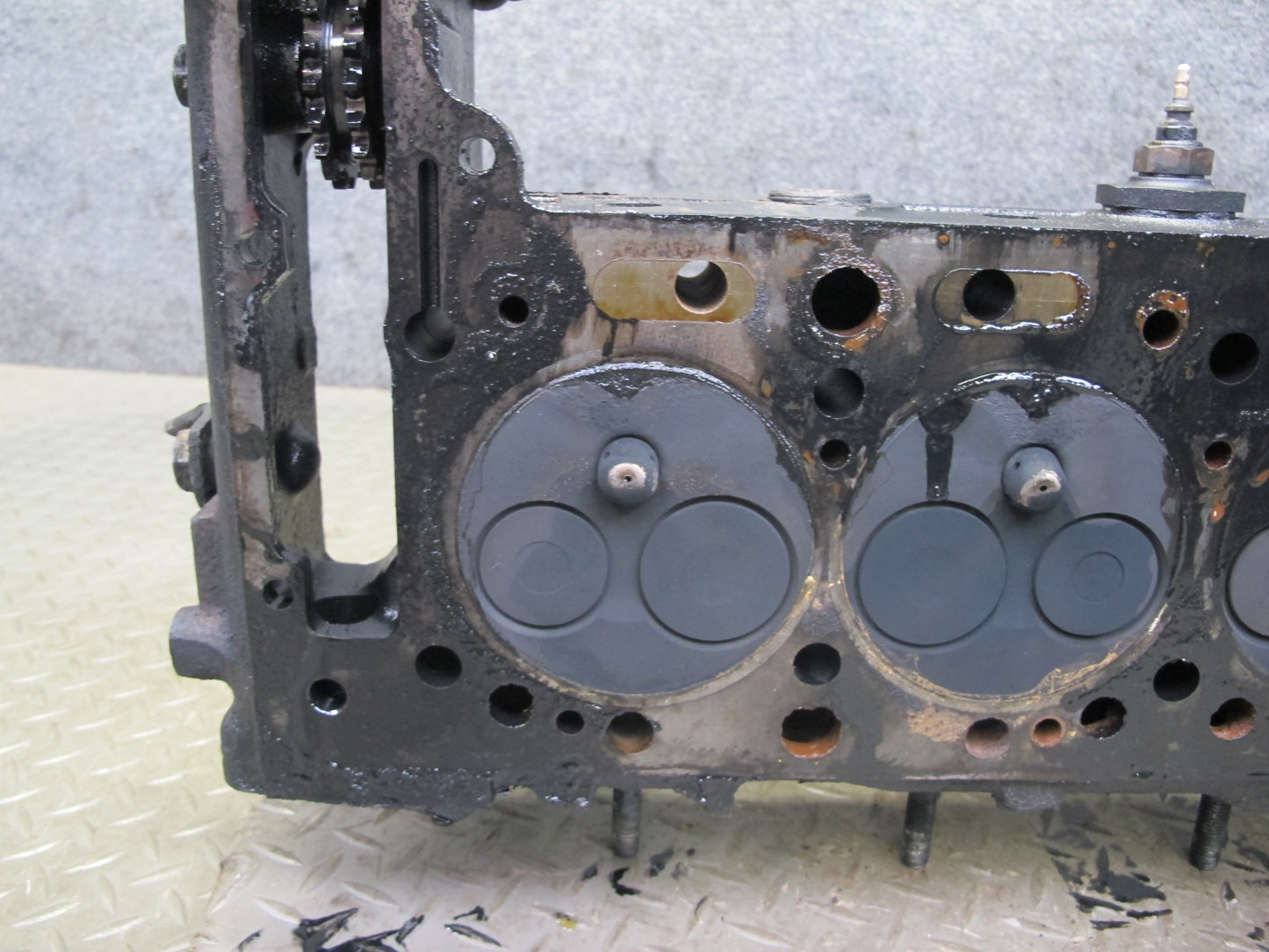 82-85 Mercedes W123 300D 3.0L 617.952 Diesel Engine Motor Cylinder Head OEM