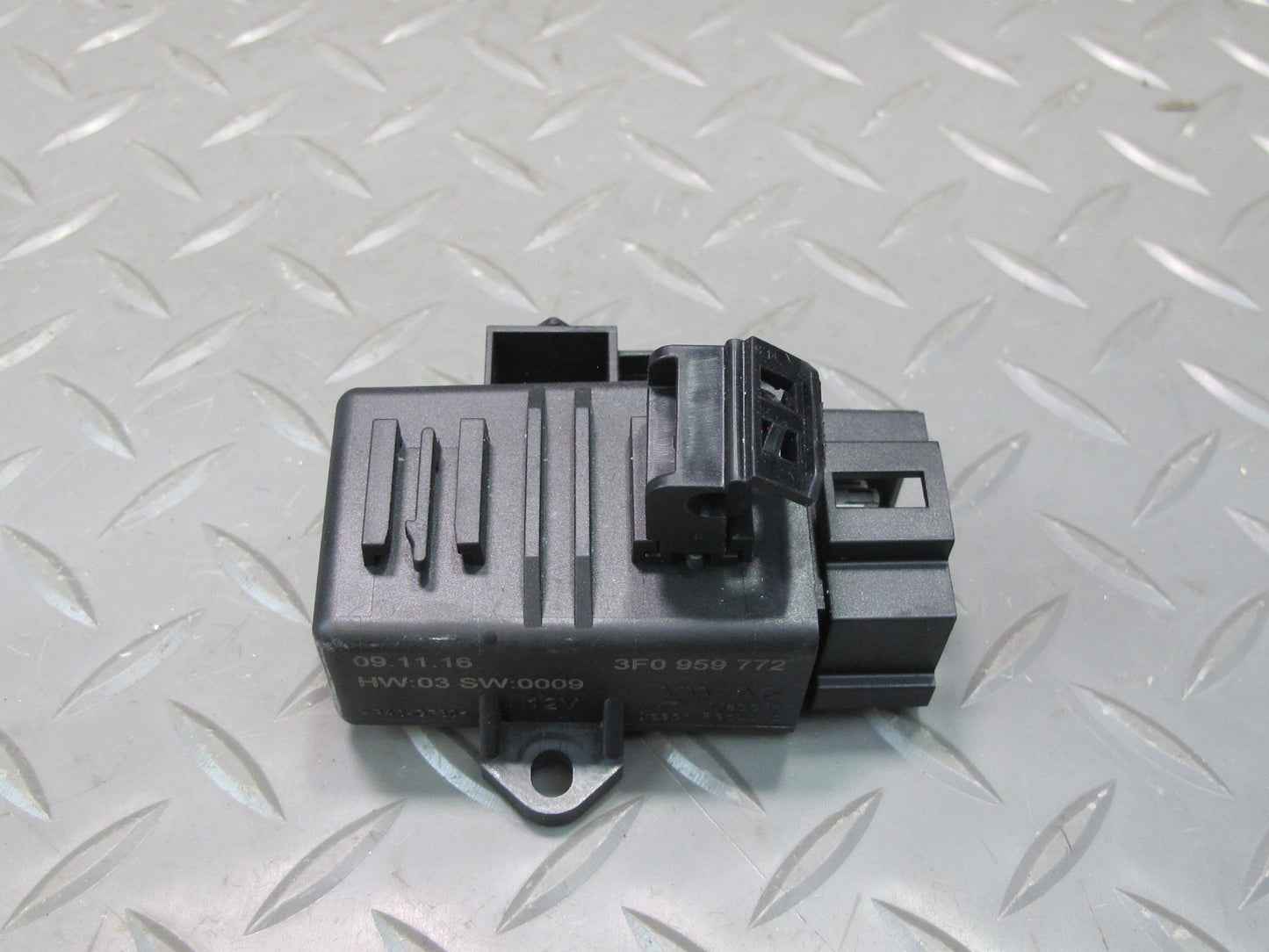 17-23 Porsche Panamera 971 Rear Left or Right Seat Heater Control Module