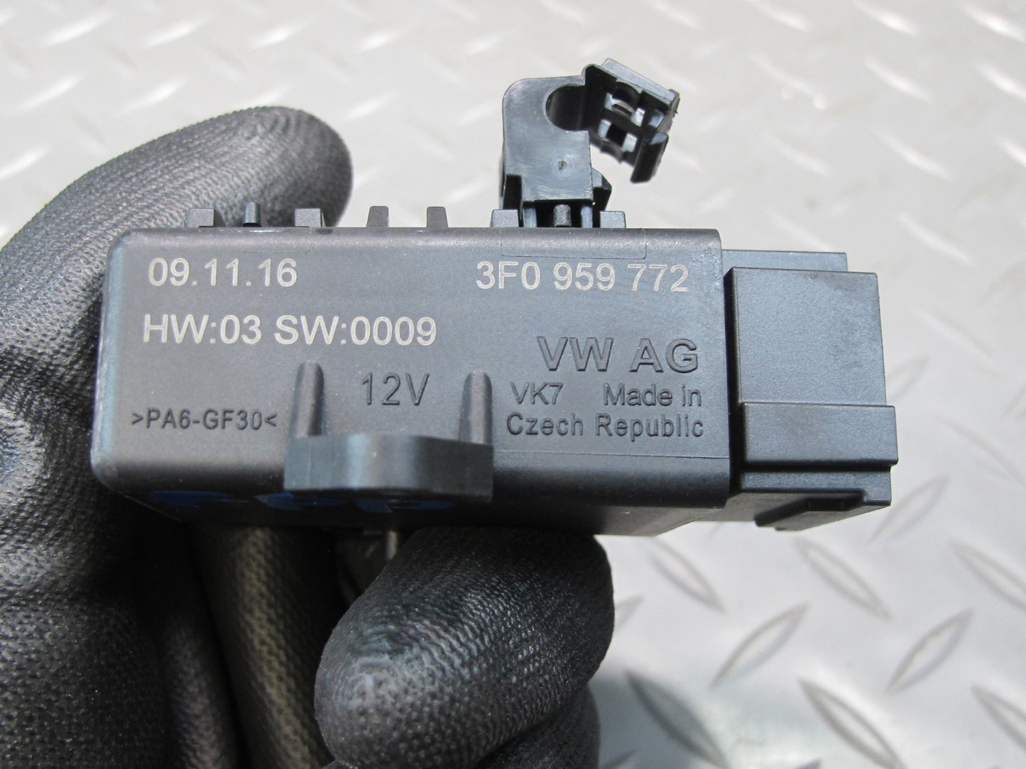 17-23 Porsche Panamera 971 Rear Left or Right Seat Heater Control Module