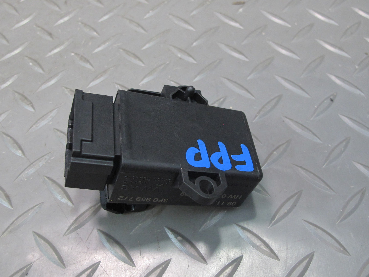 17-23 Porsche Panamera 971 Rear Left or Right Seat Heater Control Module