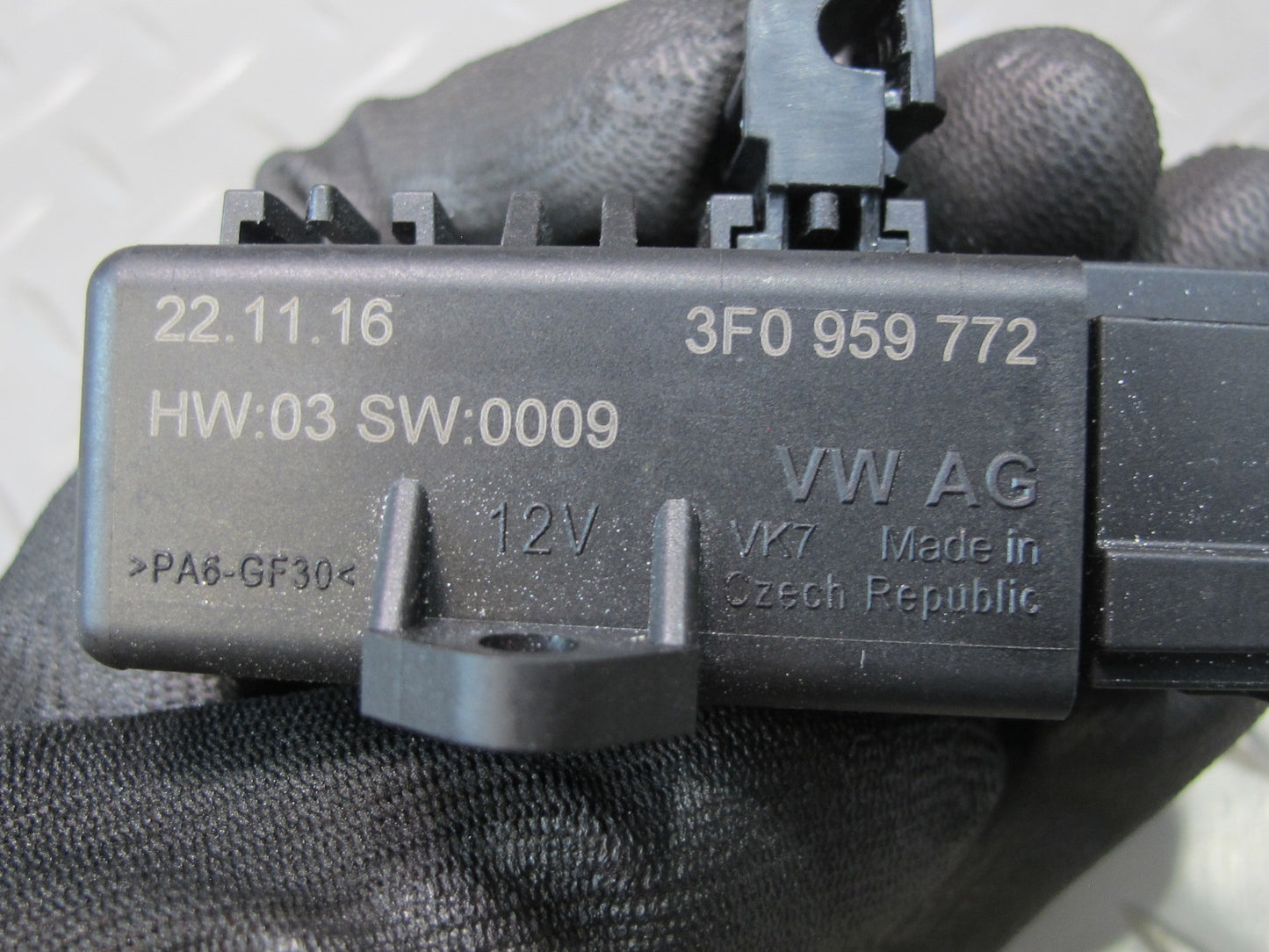 17-23 Porsche Panamera 971 Rear Left or Right Seat Heater Control Module