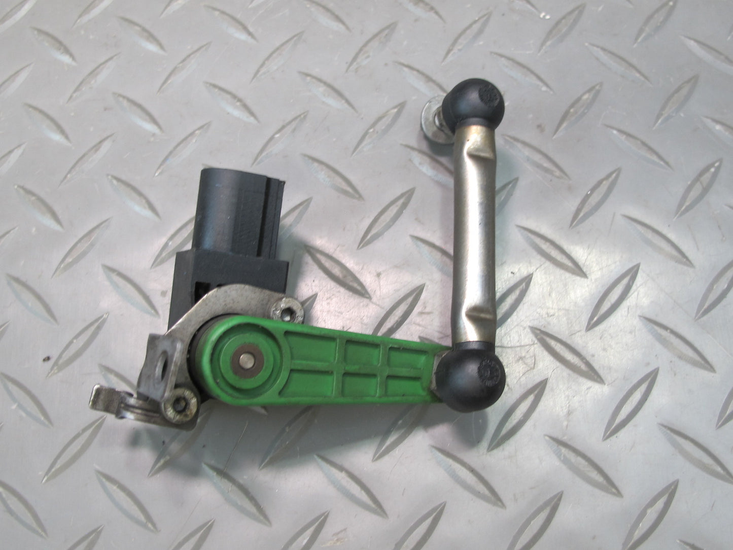 2011-2018 Porsche Cayenne 958 Front Headlight Suspension Height Level Sensor Set