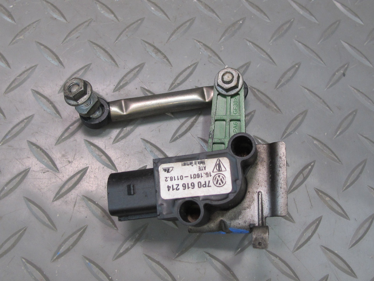 2011-2018 Porsche Cayenne 958 Front Headlight Suspension Height Level Sensor Set