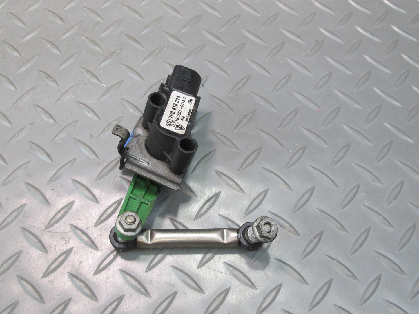 2011-2018 Porsche Cayenne 958 Front Headlight Suspension Height Level Sensor Set