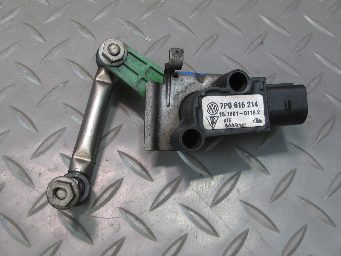 2011-2018 Porsche Cayenne 958 Front Headlight Suspension Height Level Sensor Set