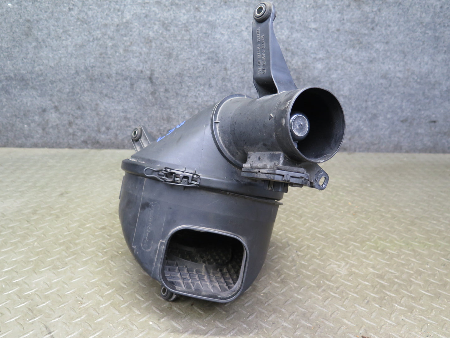 98-00 Lexus UCF20L LS400 Air Intake Cleaner Filter Box w MAF Sensor Assy OEM