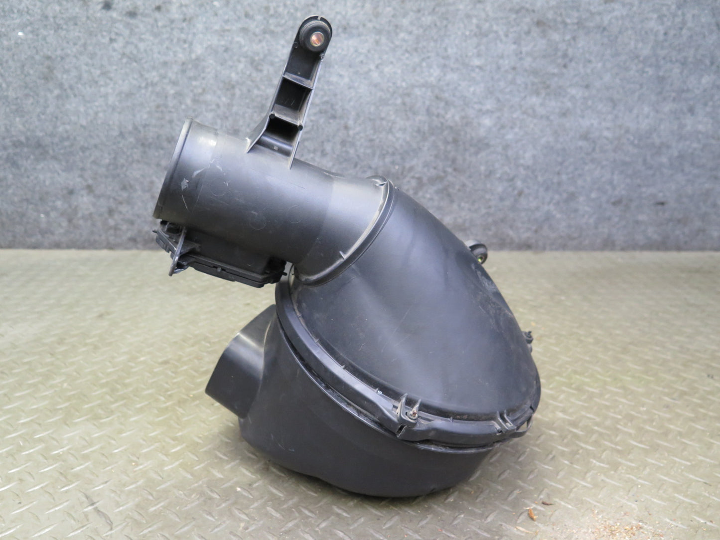 98-00 Lexus UCF20L LS400 Air Intake Cleaner Filter Box w MAF Sensor Assy OEM