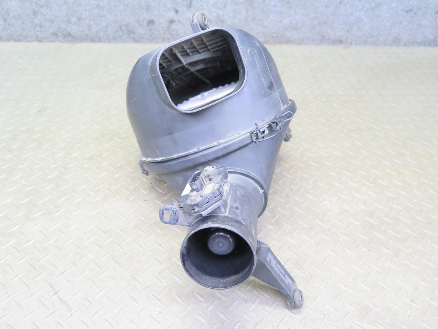 98-00 Lexus UCF20L LS400 Air Intake Cleaner Filter Box w MAF Sensor Assy OEM