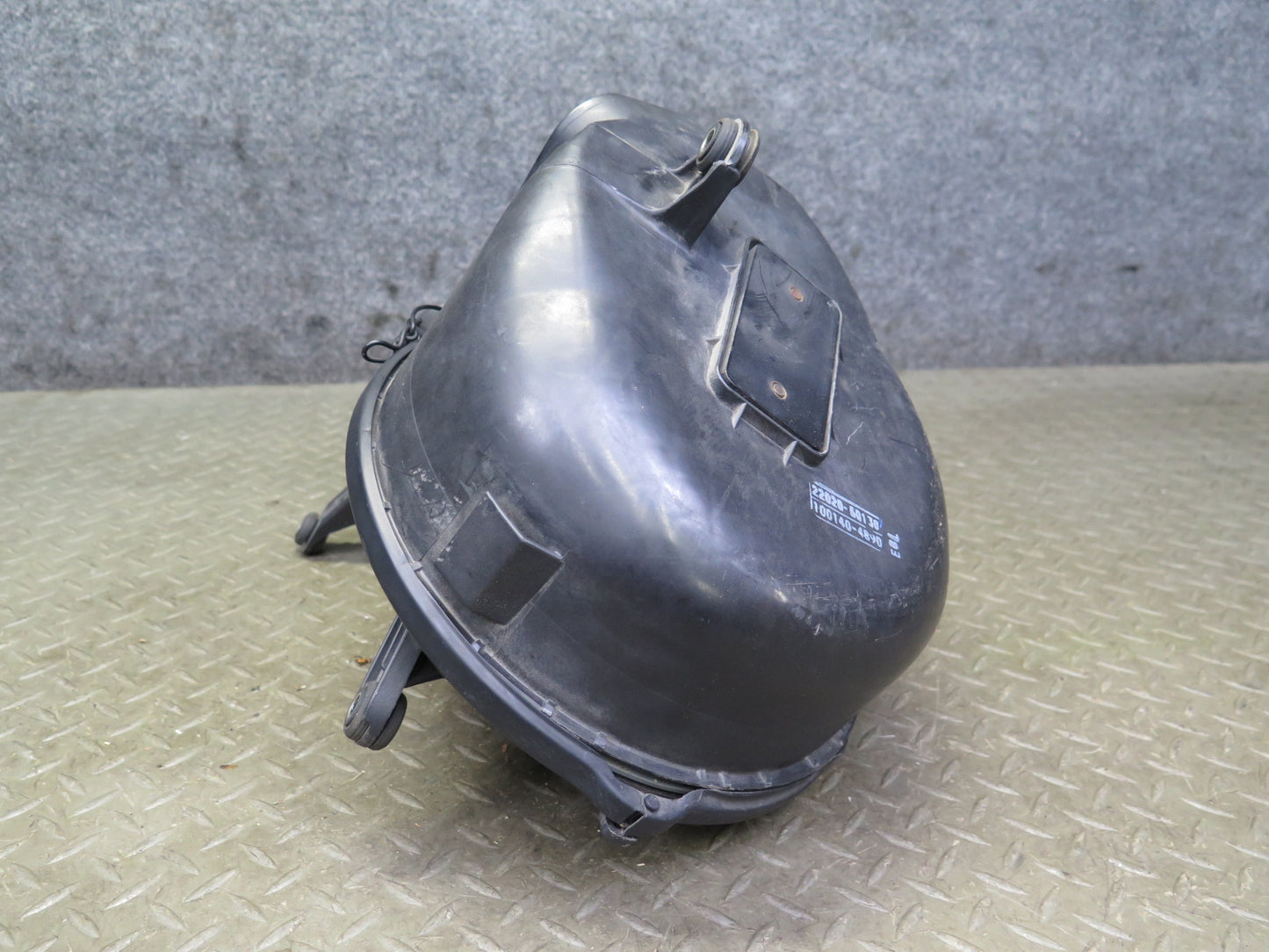 98-00 Lexus UCF20L LS400 Air Intake Cleaner Filter Box w MAF Sensor Assy OEM