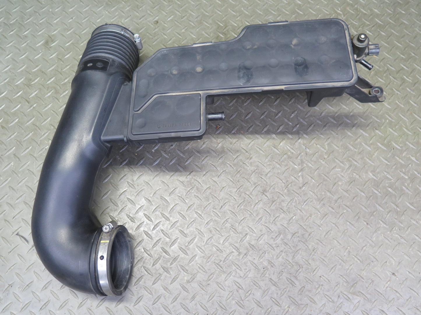 2000 Lexus UCF20L LS400 Air Intake Resonator Hose Tube w Vacuum Switch Valve OEM