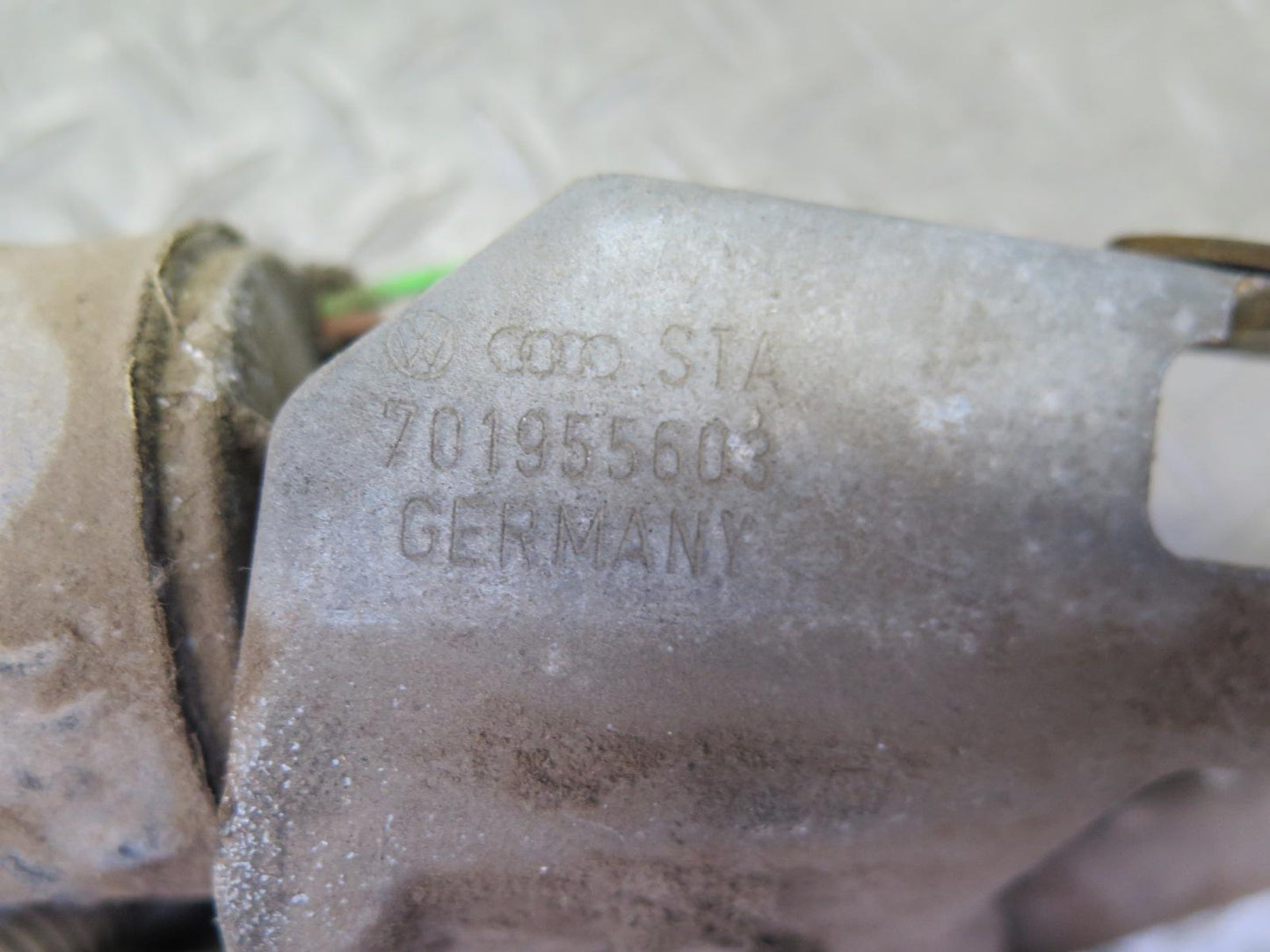 99-03 VW Eurovan T4 Windshield Wiper Transmission Linkage w Motor OEM