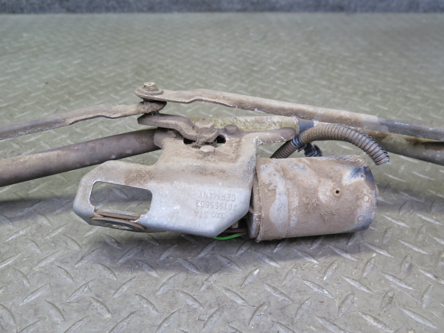 99-03 VW Eurovan T4 Windshield Wiper Transmission Linkage w Motor OEM