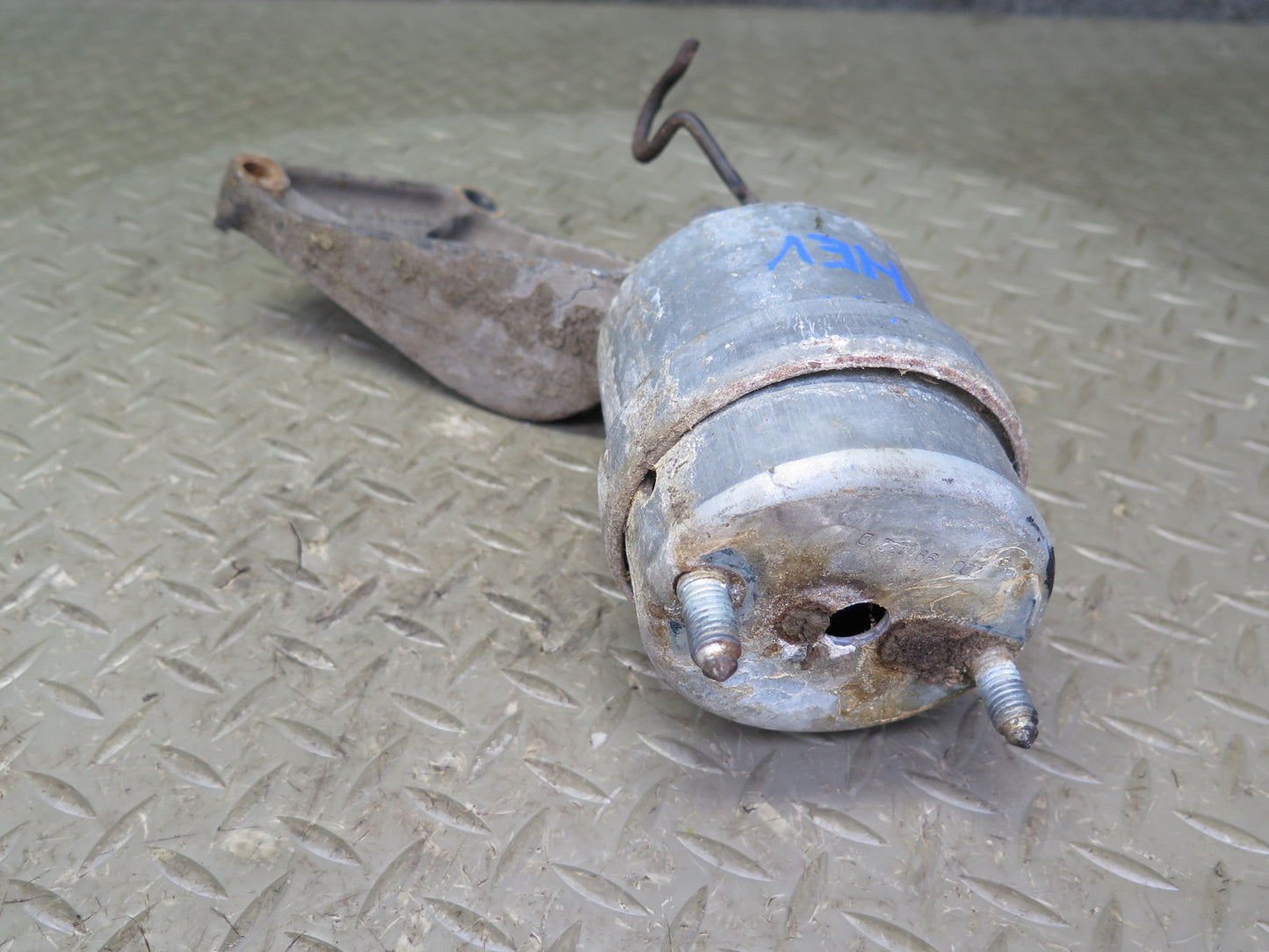 01-03 VW Eurovan T4 2.8L A/T Automatic Transmission Mount Bracket Set OEM