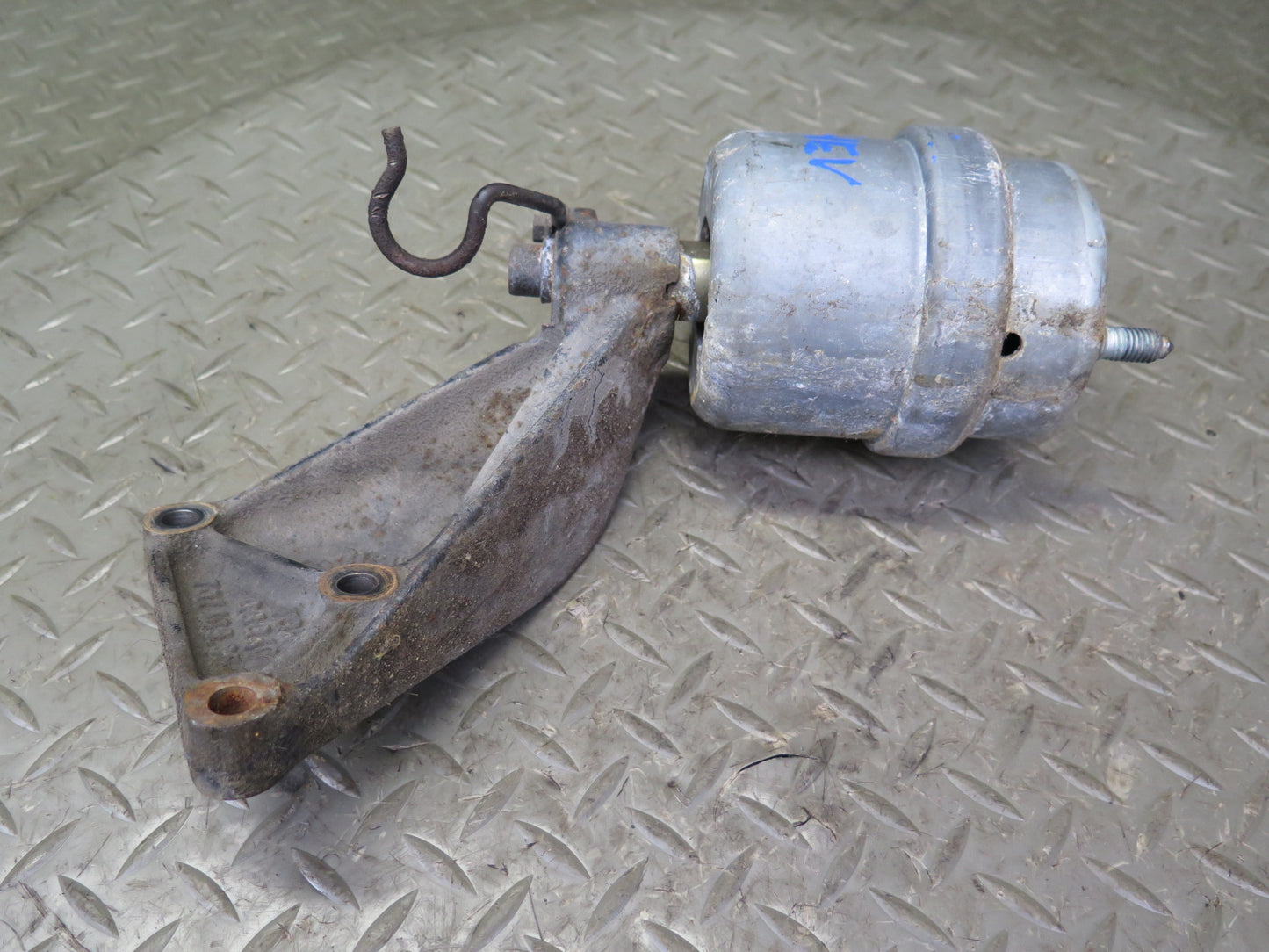 01-03 VW Eurovan T4 2.8L A/T Automatic Transmission Mount Bracket Set OEM