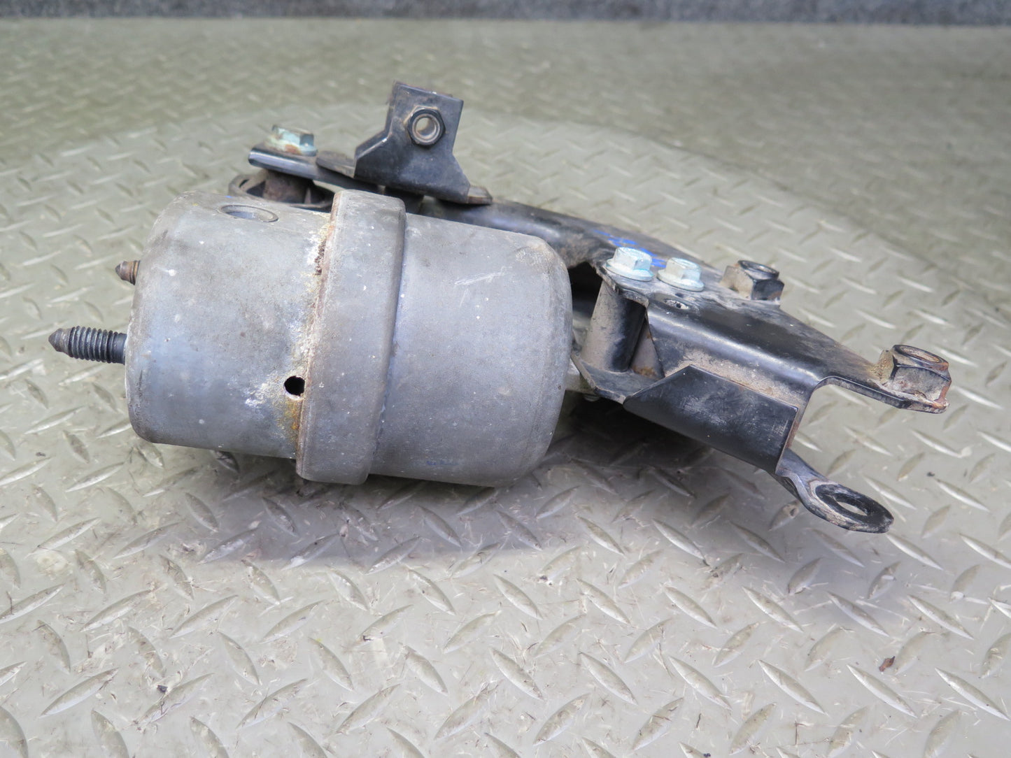 01-03 VW Eurovan T4 2.8L A/T Automatic Transmission Mount Bracket Set OEM