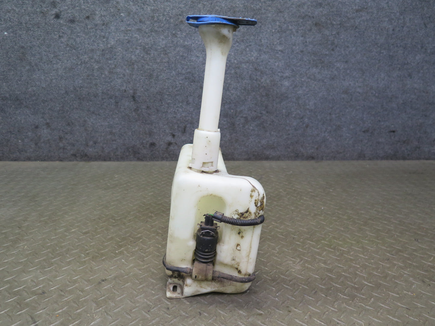 00-03 VW Eurovan T4 Windshield Washer Fluid Reservoir Bottle Tank 701955453B OEM