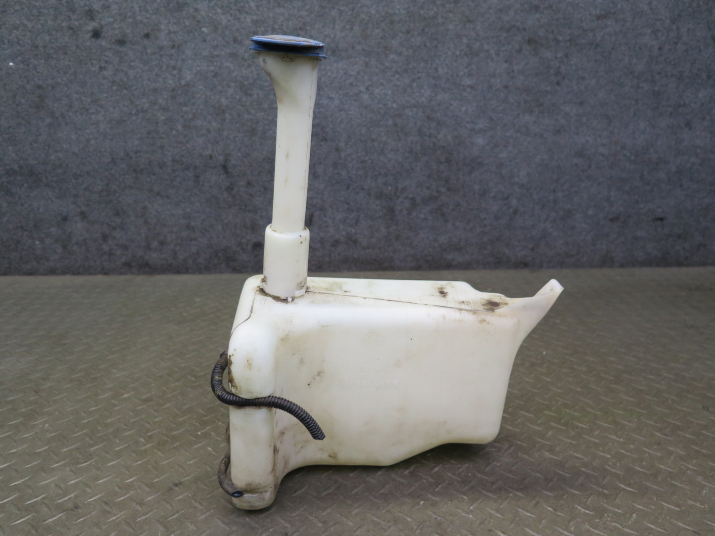 00-03 VW Eurovan T4 Windshield Washer Fluid Reservoir Bottle Tank 701955453B OEM