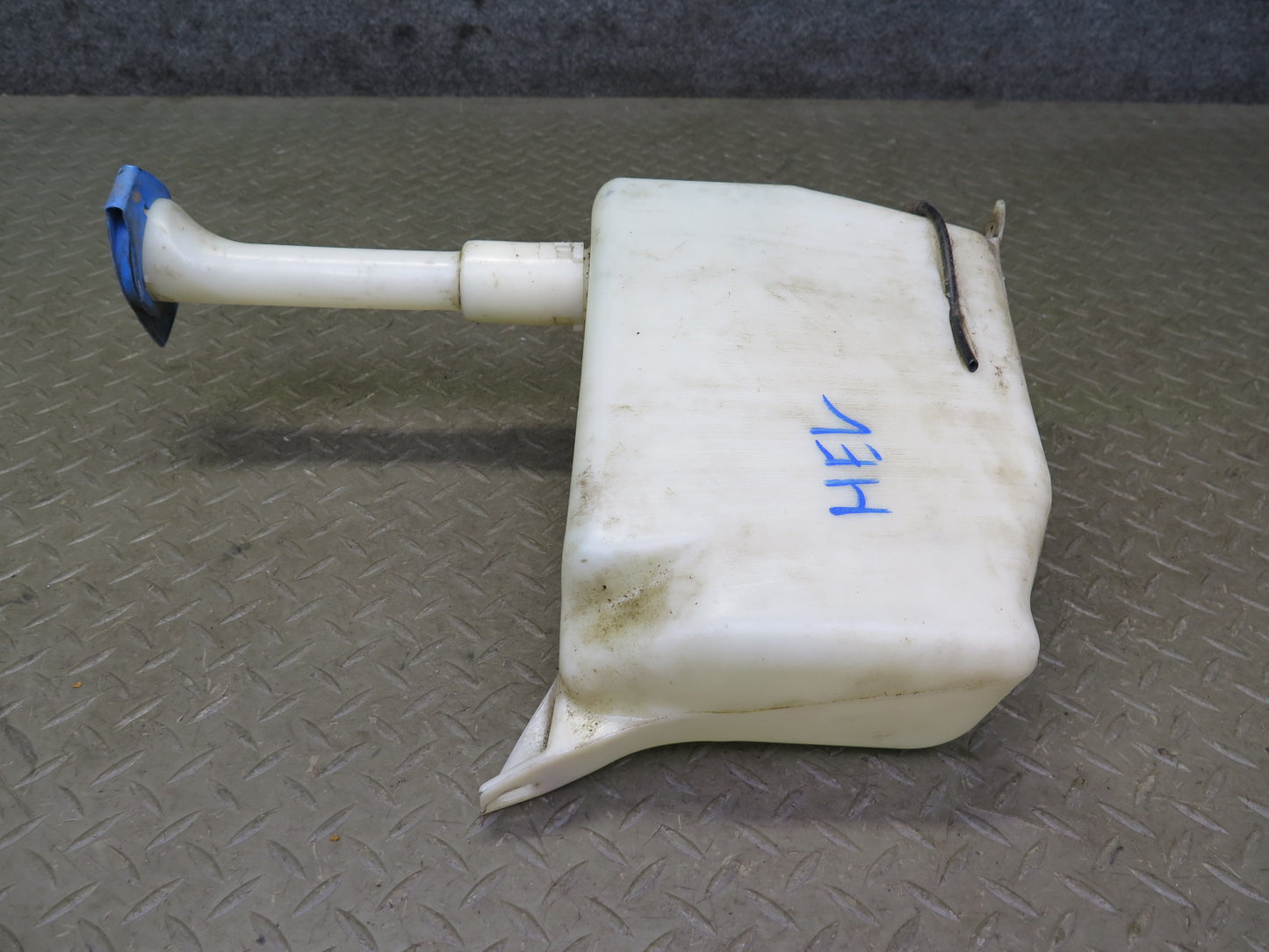 00-03 VW Eurovan T4 Windshield Washer Fluid Reservoir Bottle Tank 701955453B OEM