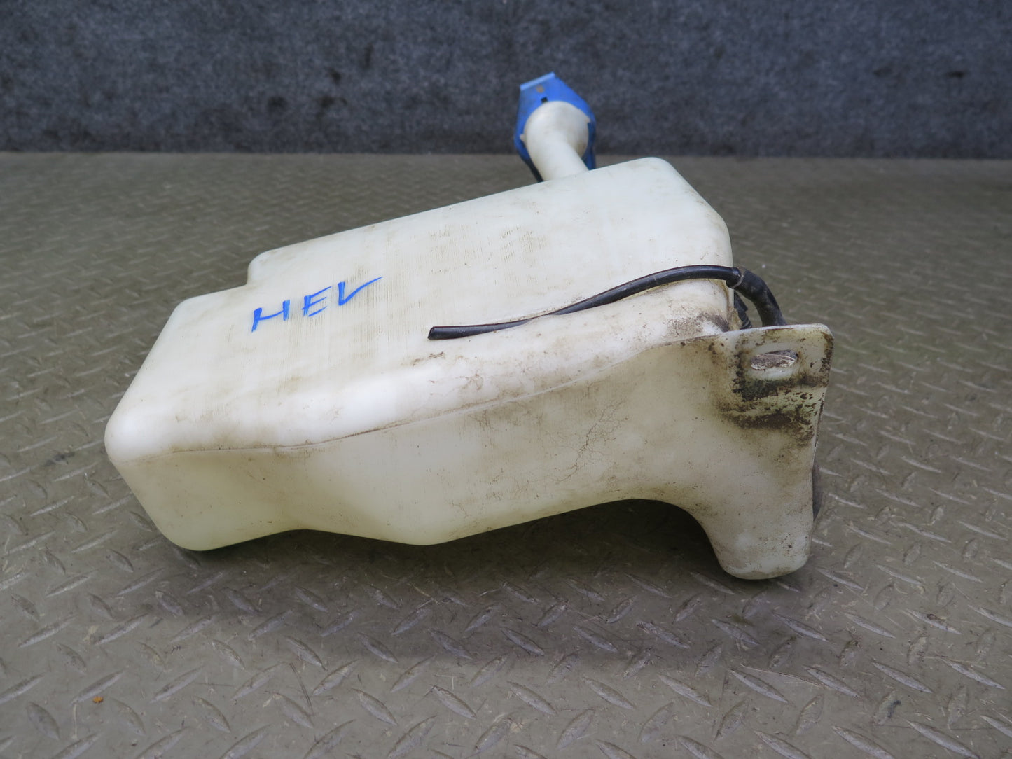 00-03 VW Eurovan T4 Windshield Washer Fluid Reservoir Bottle Tank 701955453B OEM