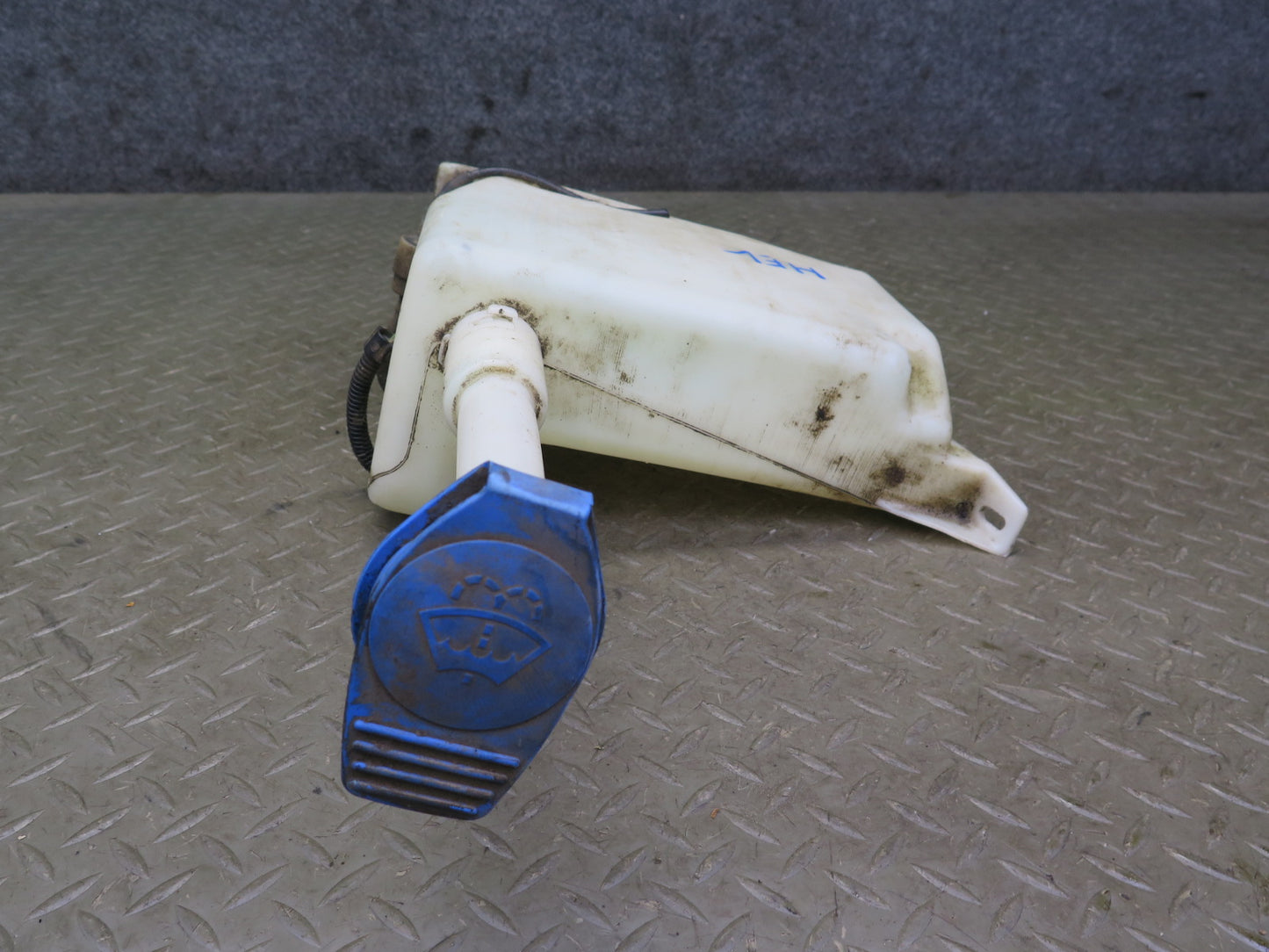 00-03 VW Eurovan T4 Windshield Washer Fluid Reservoir Bottle Tank 701955453B OEM