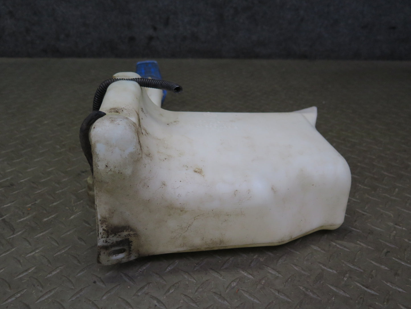 00-03 VW Eurovan T4 Windshield Washer Fluid Reservoir Bottle Tank 701955453B OEM
