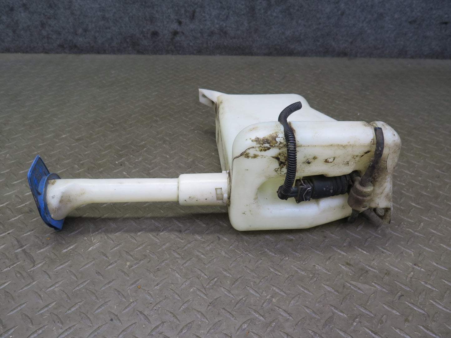 00-03 VW Eurovan T4 Windshield Washer Fluid Reservoir Bottle Tank 701955453B OEM