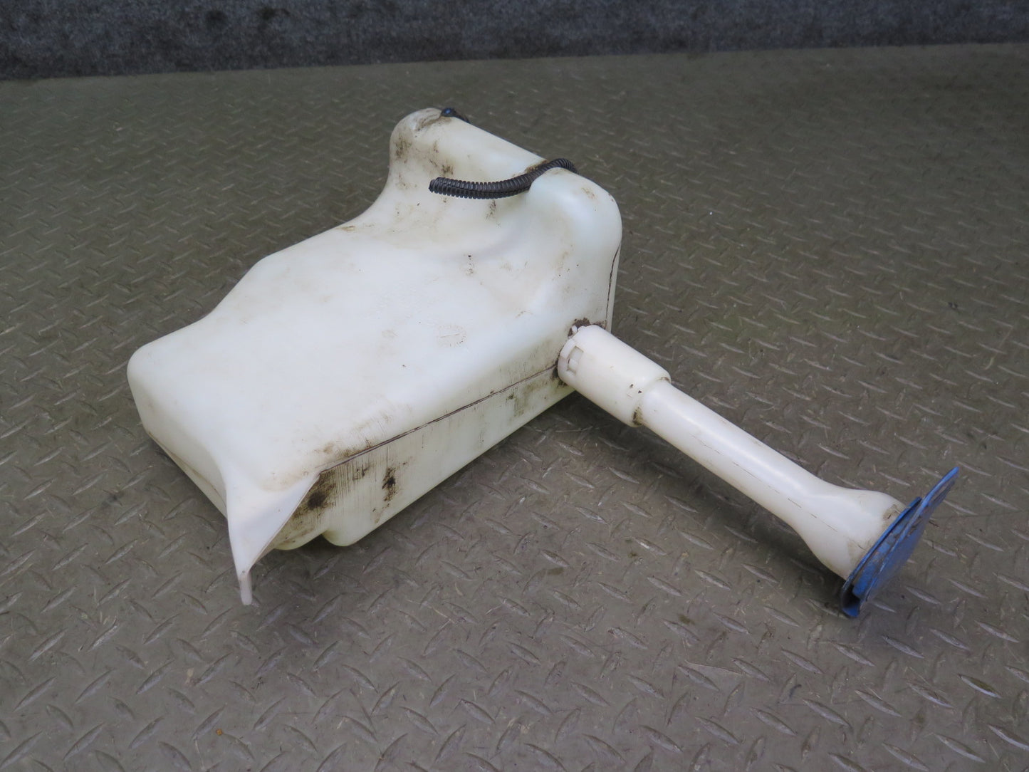 00-03 VW Eurovan T4 Windshield Washer Fluid Reservoir Bottle Tank 701955453B OEM