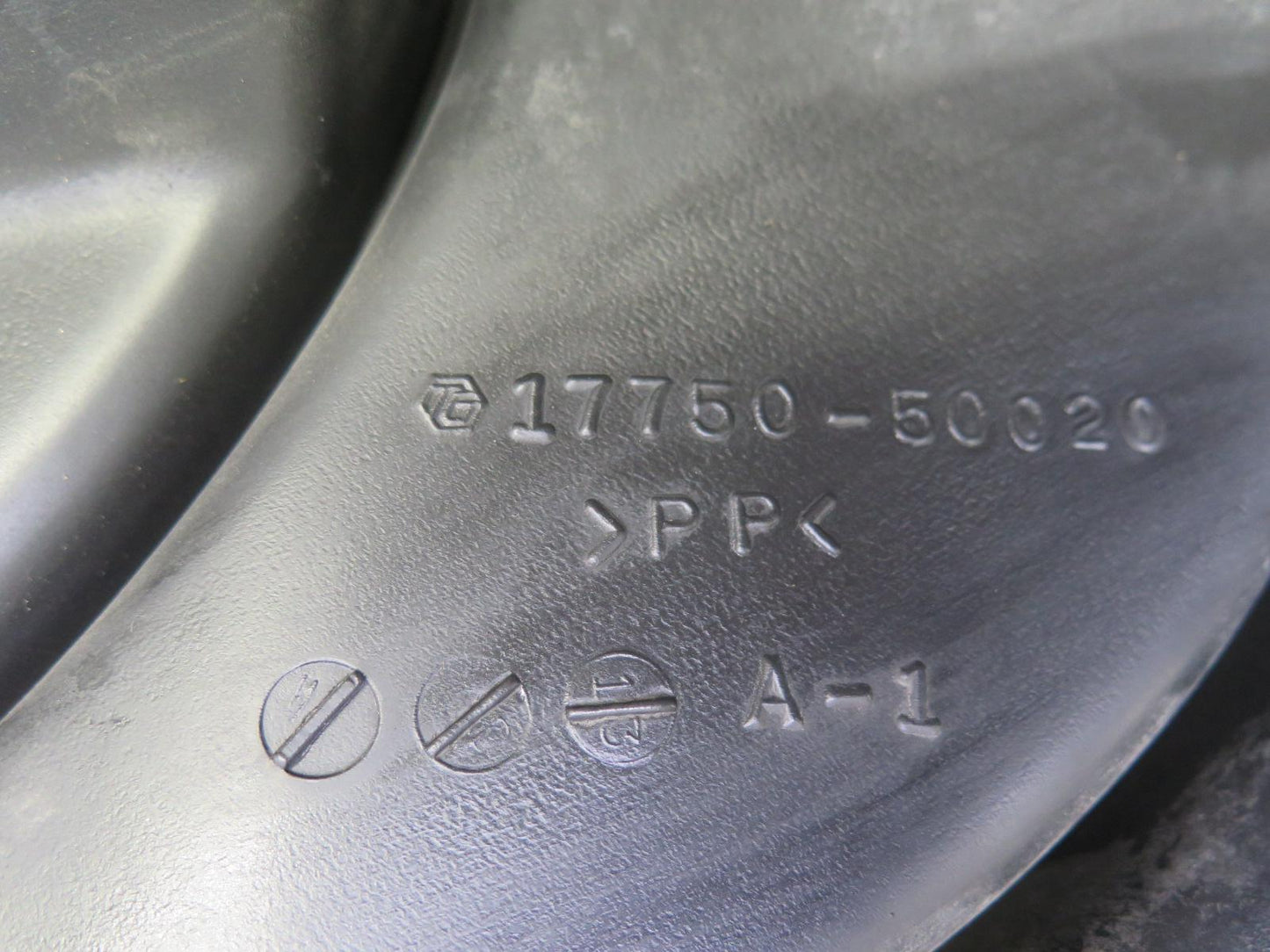 98-00 Lexus UCF20L LS400 Air Intake Resonator Duct Hose Pipe 17750-50020 OEM