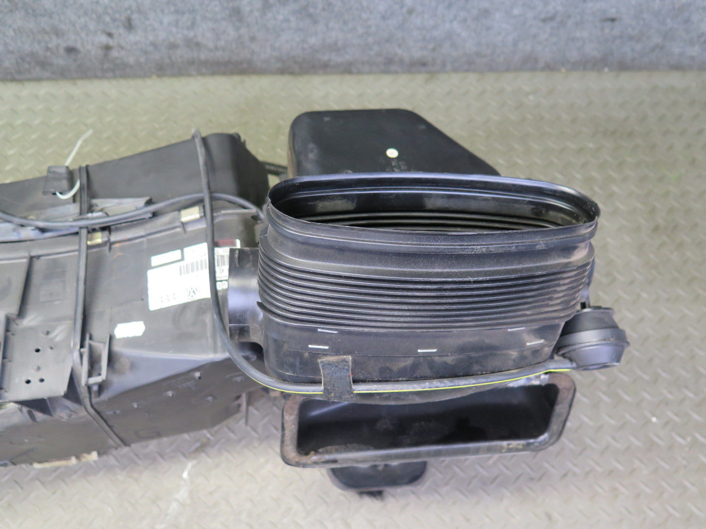 99-03 VW Eurovan T4 Front A/C Evaporator Hvac Blower Motor Climate Box OEM