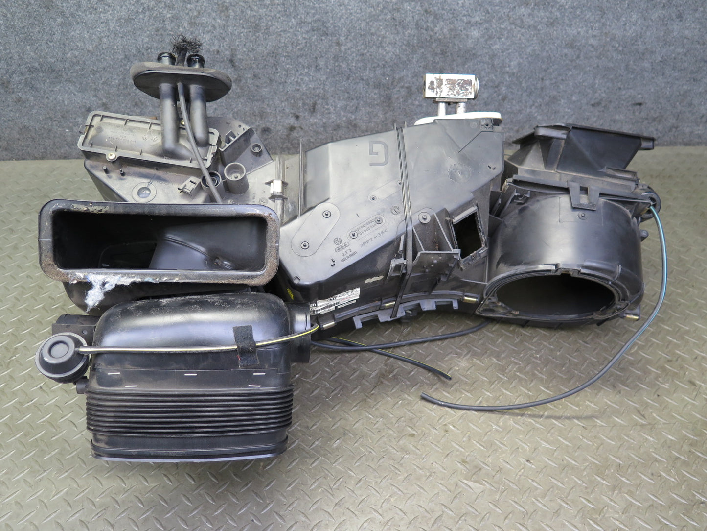 99-03 VW Eurovan T4 Front A/C Evaporator Hvac Blower Motor Climate Box OEM